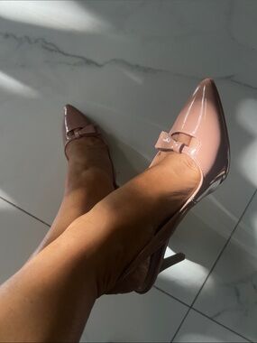 NWT Keyhole Peekaboo Bandolino Nude Patent Pointed Toe Slingback Pumps